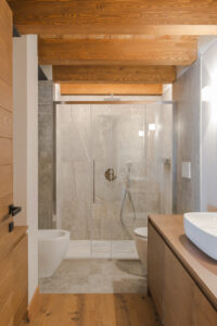 Guido Cottino Architetto - Appartamento Courmayeur - Bagno zona giorno - arredo su misura